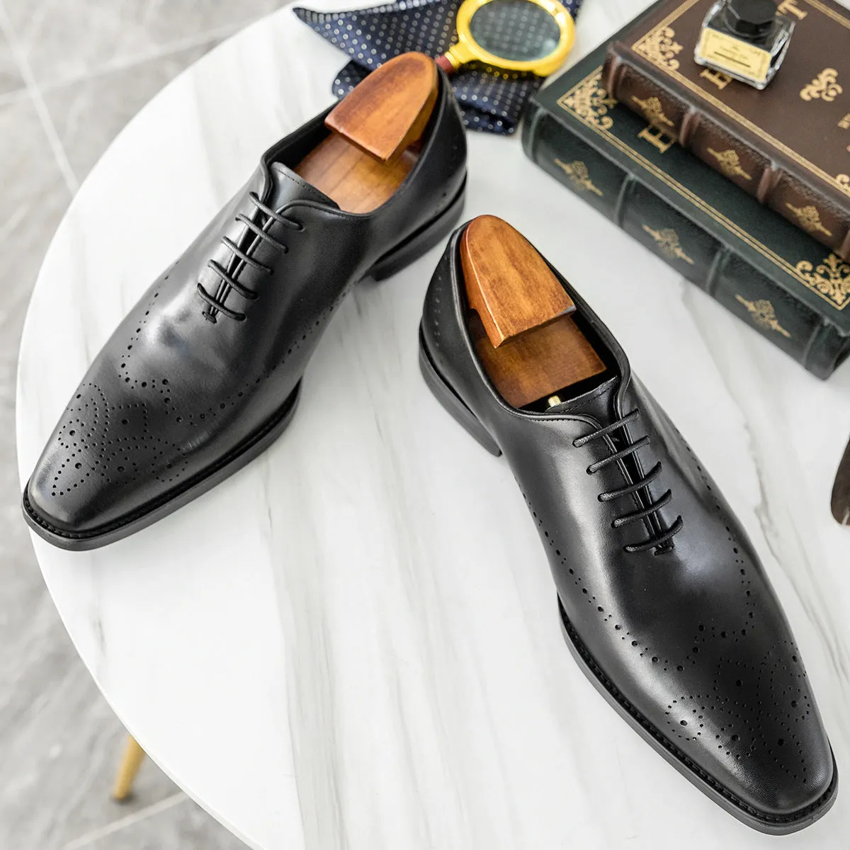 Men's leather brogues shoes