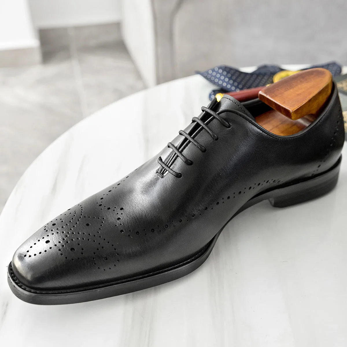 Men's leather brogues shoes